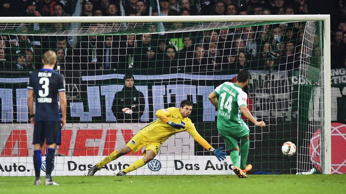 Doch Werders "alter Mann" hat etwas dagegen: Claudio Pizarro bringt Bremen vier Minuten nach dem 1:3 wieder heran...