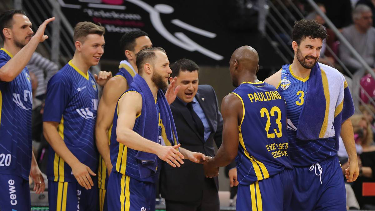 PLATZ 5: EWE BASKETS OLDENBURG - Auf den letzten Drücker sicherten sich die Norddeutschen den fünften Tabellenplatz und treffen in der ersten Runde auf medi Bayreuth. In den letzten zehn Partien konnten die Oldenburger nur 50 Prozent ihrer Spiele gewinnen
