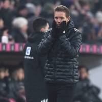 Julian Nagelsmann erkennt nach dem Remis gegen Eintracht Frankfurt Probleme bei seinem Team. Der Bayern-Coach nimmt aber auch den Rasen ins Visier.
