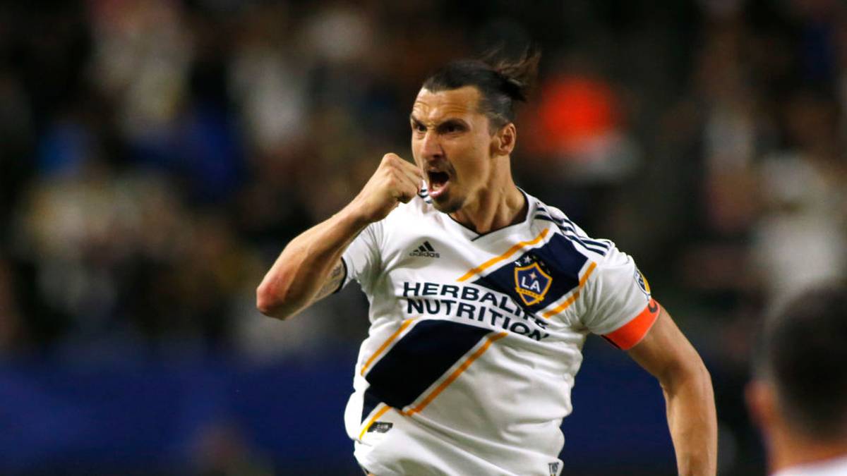 Zlatan Ibrahimovic hat mal wieder bewiesen, dass er noch nicht zum alten Eisen gehört. Mit seinen drei Treffern steht der Schwede nun bei 26 Saisontreffern in der MLS und hat damit eine neuen Klubrekord für LA Galaxy aufgestellt