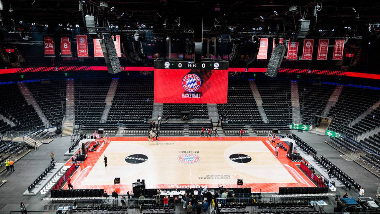 Der Innenraum des SAP-Gardens musste mit provisorischen Stühlen gerettet werden