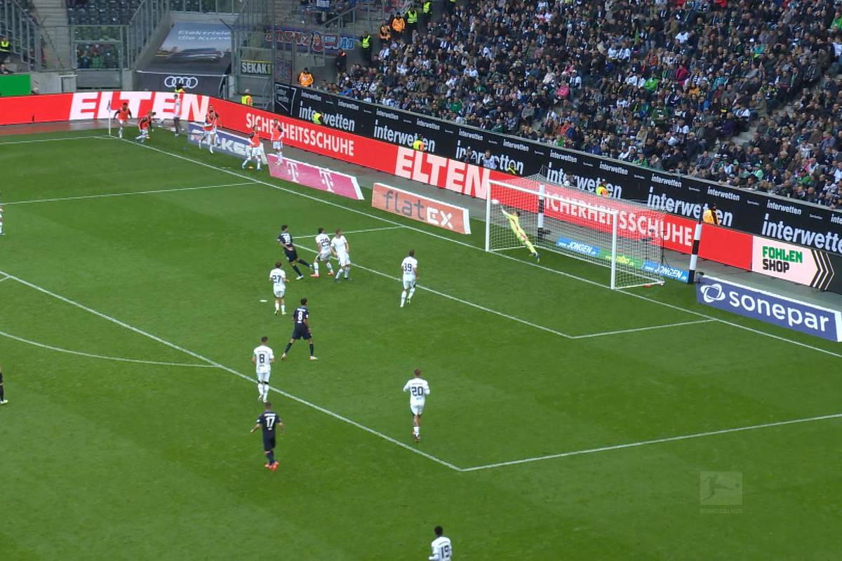 Borussia Mönchengladbach feiert gegen Heidenheim den zweiten Saisonsieg. Alle drei Tore fallen in Anschluss an eine Gladbacher Ecke.