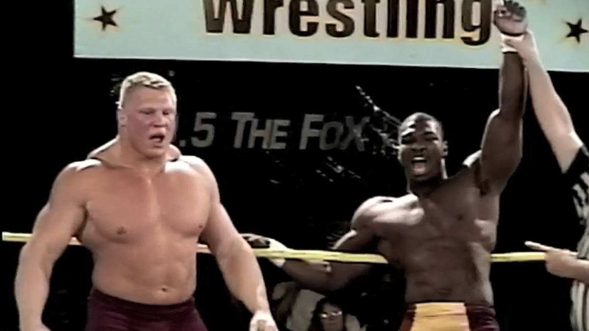 WWE nimmt Lesnar im Jahr 2000 unter Vertrag und schickt ihn zur damaligen Talententwicklungs-Liga OVW. Er bildet dort zunächst ein Team mit seinem College-Zimmergenossen Shelton Benjamin - die "Minnesota Stretching Crew"