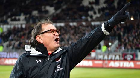 Ewald Lienen ist seit Dezember 2014 Trainer des FC St. Pauli