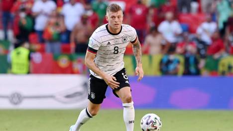 In einem Tweet hatte Declan Rice von Toni Kroos geschwärmt und prompt eine Antwort des Deutschen erhalten. Dafür ärgerten ihn die Teamkollegen bei West Ham.