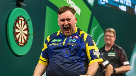 Die Premier League Darts steht vor ihrer nächsten Saison. Nun gibt die PDC alle Teilnehmer bekannt.