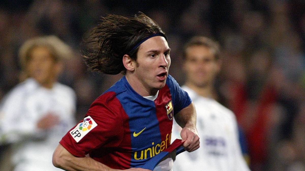 MESSIS HATTRICK-GALA - 2007: Als sich die Zeit des großen Ronaldinho bei Barca allmählich dem Ende zuneigte, stand schon ein anderer Spieler mit dem Prädikat Weltklasse parat: Die Rede ist von Lionel Messi. Im Alter von 19 Jahren erzielte das Barca-Eigengewächs im Clasico einen lupenreinen Hattrick