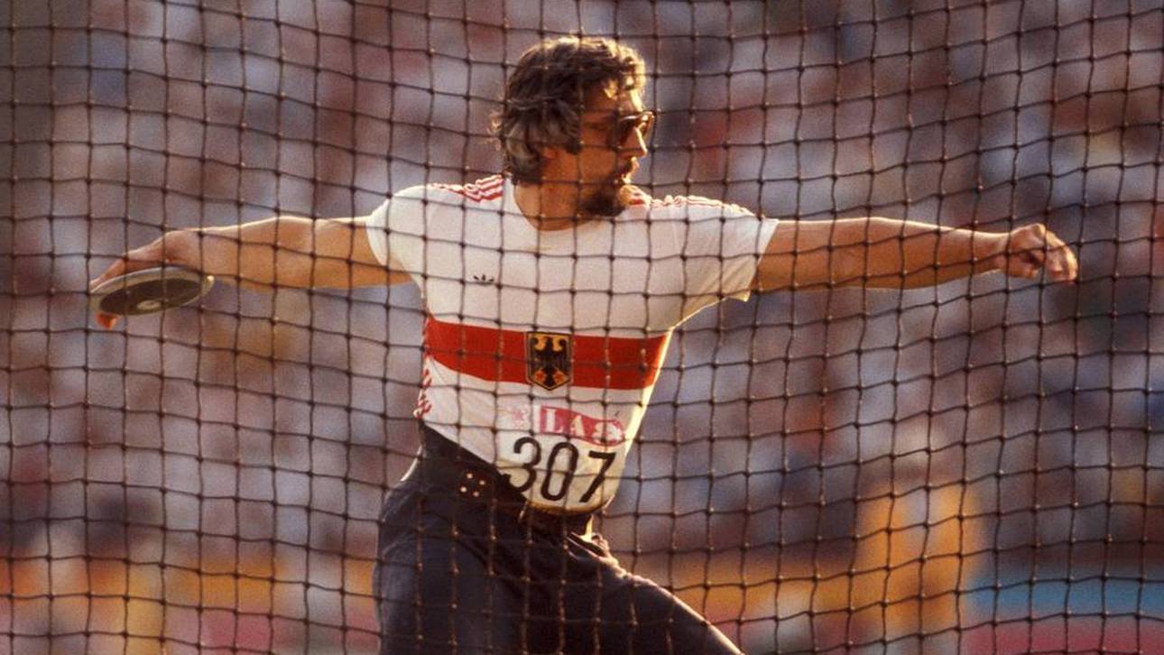 Rolf Danneberg beim Diskuswerfen