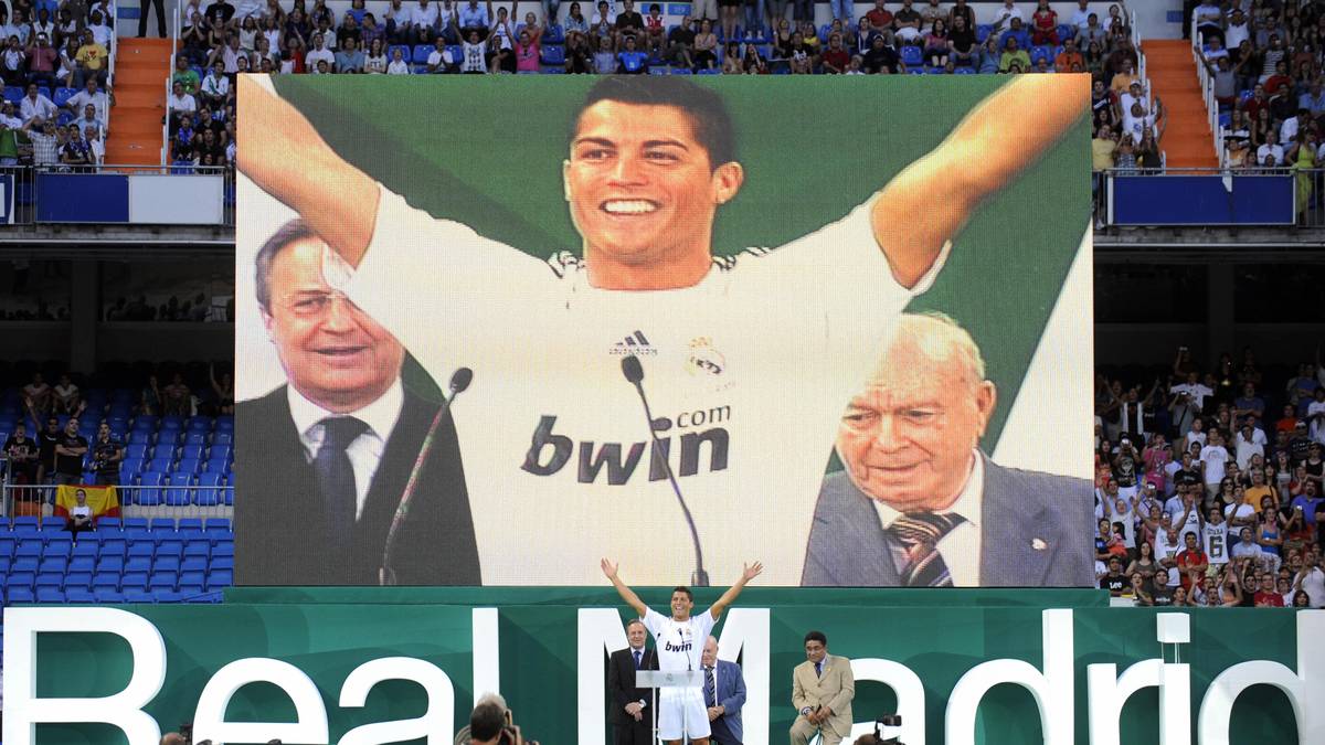 "Ein Traum ist in Erfüllung gegangen", sagte der Portugiese. Insgesamt neun Jahre sollte er das Spiel von Real bestimmen, viermal den Champions-League-Titel nach Madrid holen und zahlreiche Vereinsrekorde brechen