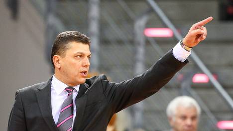 Predrag Krunic ist Cheftrainer der Telekom Baskets Bonn Predrag Krunic trainiert die Telekom Baskets Bonn seit 2016