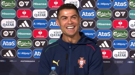 Lionel Messi und Cristiano Ronaldo dominierten den Weltfußball jahrelang. Auf der Pressekonferenz spricht der Portugiese darüber, ob er mal gemeinsam mit dem Argentinier spielen wird.