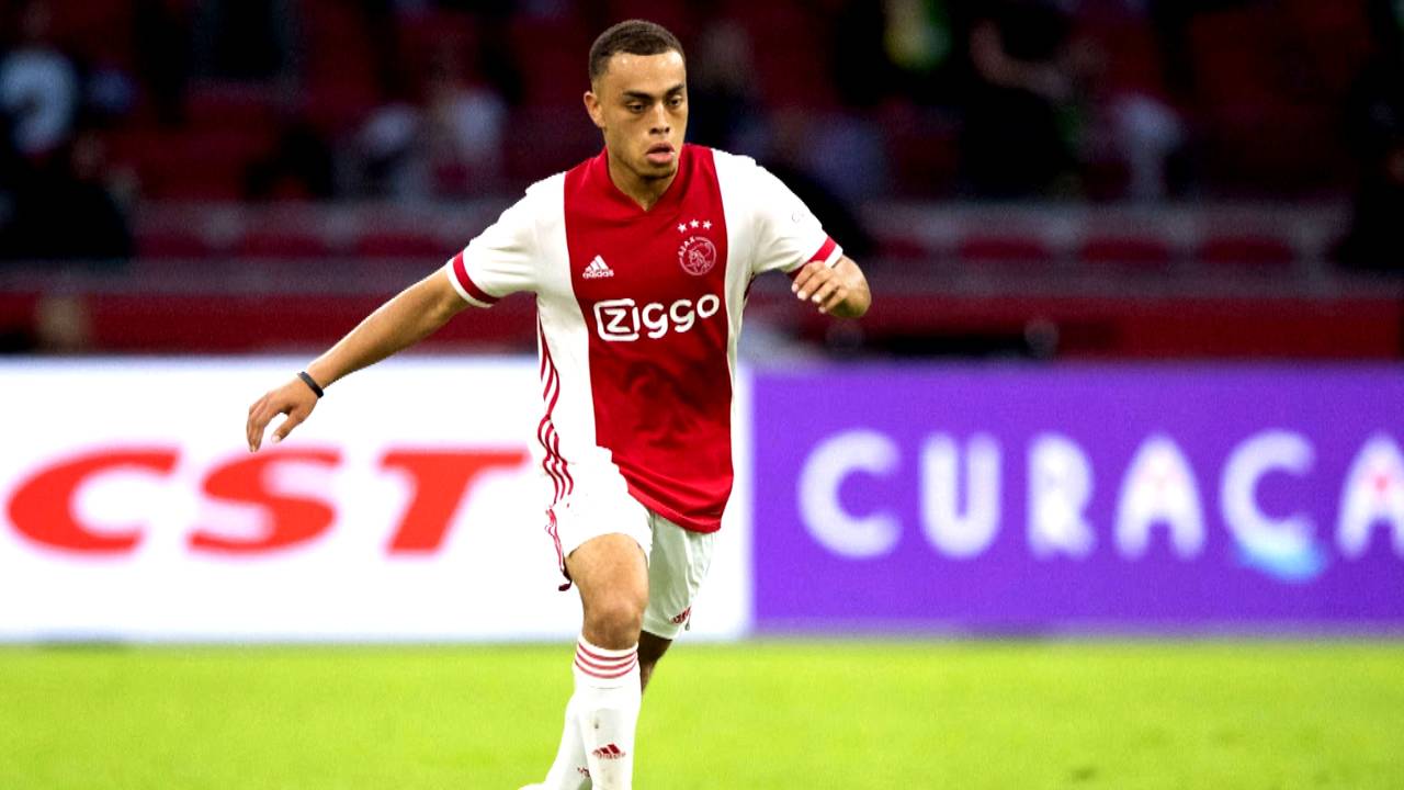 Der FC Bayern steht wohl kurz vor der Verpflichtung von Sergino Dest von Ajax