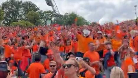 Die Niederländer nehmen den Olympiapark vor EM-Kracher ein - und enttäuschen dabei nicht mit ihren Partyskills. 