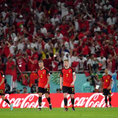 Lange Zeit galt die Nationalmannschaft Belgiens bei den großen Turnieren als Titelfavorit. Nach der Niederlage gegen Underdog Marokko und darauffolgenden Streitigkeiten scheint der Abschied der goldenen Generation eingeläutet.