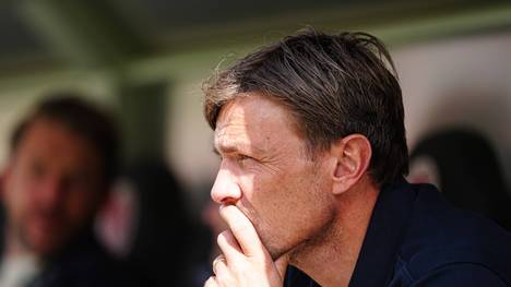 Nach der deutlichen 1:4-Auftaktpleite in Freiburg ist die Stimmung in Bremen nicht gut. Hinzu kommt auch noch die Baustelle Kader. Verletzungen und ein schlechtes Transferfenster setzen die Verantwortlichen um Clemens Fritz unter Druck. Man muss die Frage stellen: Ist dieser Kader bundesligatauglich?