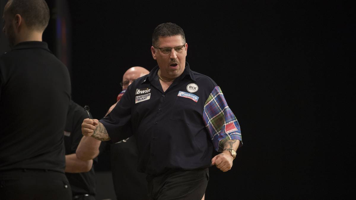GARY ANDERSON ("The Flying Scotsman", 47 Jahre, Schottland, Platz 4 in der Order of Merit): Weltmeister 2015 und 2016, WM-Finalist 2017, Nummer vier der Welt. Wenn er ins Rollen kommt, kann niemand so viele 180er ins Board knallen. Die Tendenz zeigt mit dem Sieg beim World Matchplay und zuletzt Finale beim Grand Slam klar nach oben