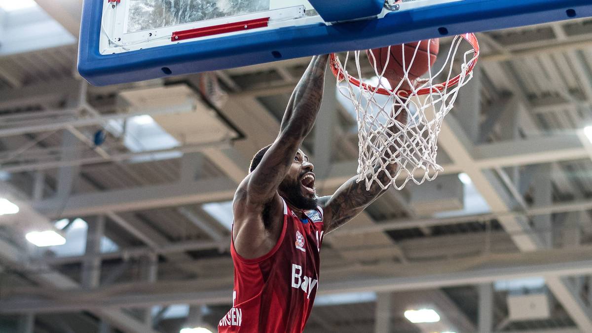 Kapitän Bryce Taylor ist der unumstrittene Leader in Bayerns Starensemble. Immer wieder liefert der US-Amerikaner emotionale Highlights und reißt so seine Teamkollegen mit. Offensiv ist der 32-Jährige vielseitig: Sowohl der Dreipunkte-Wurf als auch der Dunking sind in seinem Repertoire. Der Titel geht nur über die Münchner