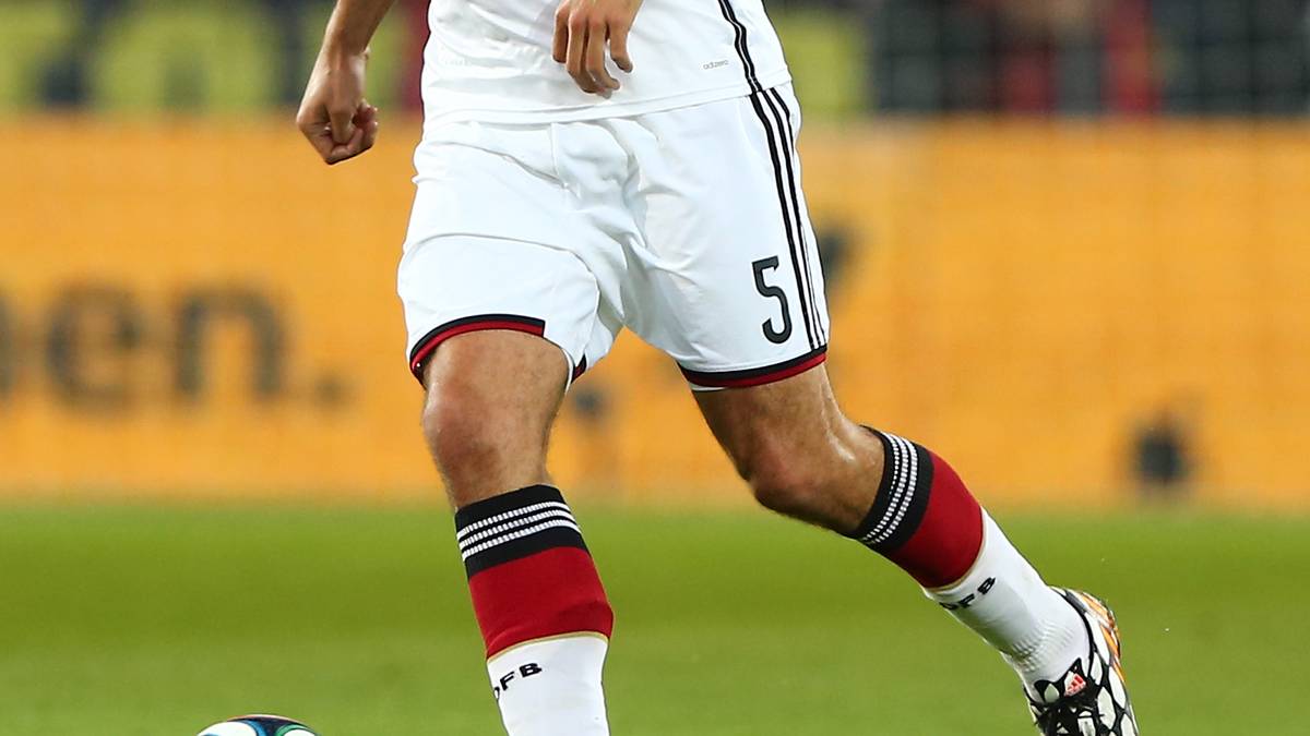 Mats Hummels: Der Dortmunder kehrte wie Boateng ins Team zurück und erledigte seinen Part ohne Fehler. Bereinigte eine Konterchance der Georgier souverän (75.) und klärte in der 86. ebenso gekonnt. SPORT1-NOTE: 3.