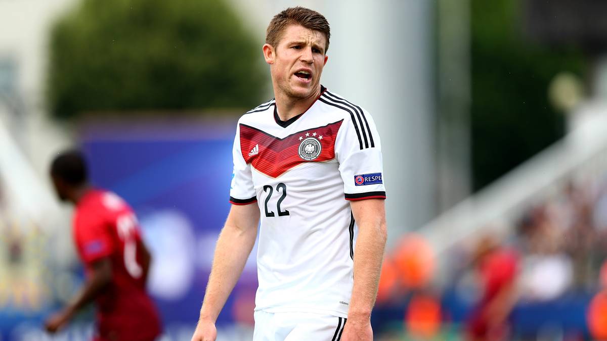 DOMINIQUE HEINTZ: Trotz des 0:5 wie Nebenmann Ginter noch einer der besten Deutschen. In der Anfangsphase im eigenen Strafraum einmal zu schnell am Boden, ansonsten verliert der Neuzugang des 1. FC Köln aber vor allem dank starken Stellungsspiels praktisch keinen Zweikampf.  Dass er den Ball beim 0:4 unhaltbar abfälscht, ist einfach nur unglücklich - SPORT1-Note: 3,5