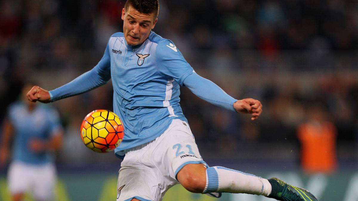 SERGEJ MILINKOVIC-SAVIC (DEFENSIVES MITTELFELD, 21 JAHRE, LAZIO ROM, SERBIEN): Trotz seiner Größe von 1,91 m ein leichtfüßiger, trickreicher Mittelfeldspieler. Hat das Spiel gerne vor sich, geht aber auch ins Dribbling. Mit einer gewissen Grund-Aggressivität gesegnet. Die Seele des Lazio-Spiels.