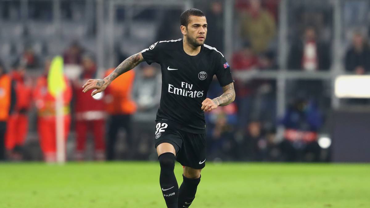 RECHTE ABWEHR: Dani Alves (PSG/Brasilien)