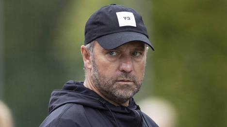 Bundestrainer Hansi Flick bedauert die negativen Auswirkungen der umstrittenen Fußball-WM in Katar