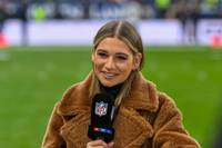 Eigentlich ist Sportmoderatorin Jana Wosnitza bei RTL für die NFL-Moderation zuständig. Jetzt tritt sie auch als Schauspielerin in einer Familiensendung in Erscheinung.