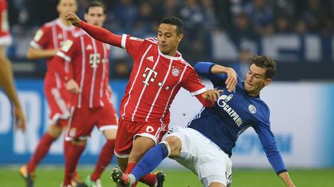 Mit Schalke 04 verlor Leon Goretzka (r.) am Dienstagabend gegen den FC Bayern