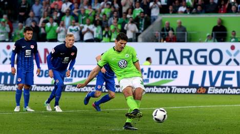 VfL Wolfsburg v Eintracht Braunschweig - Bundesliga Playoff Leg 1