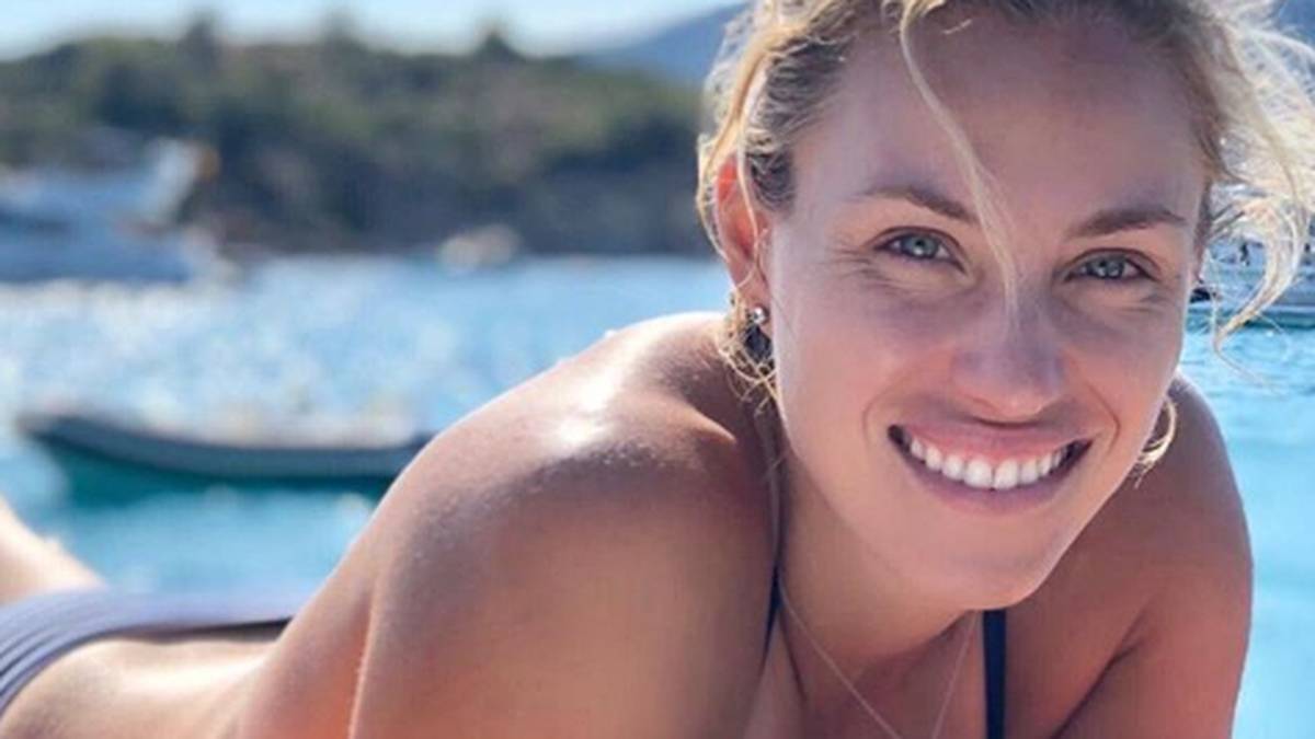 Nach der frühen Niederlage in Wimbledon tankt Angelique Kerber Kraft in der Sonne und nimmt sich Zeit für die Nachrichten ihrer Fans