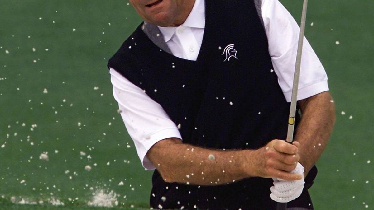 PLATZ 6 - GARY PLAYER: Der kleine Mann in schwarz war nicht nur ein erfolgreicher Golfer, sondern auch ein wichtiger internationaler Botschafter des Sports. Der Südafrikaner hatte aufgrund seiner stets schwarzen Kleidung den Spitznamen "Black Knight". Neun Majorsiege und über 160 Turniersiege kann Player verzeichnen