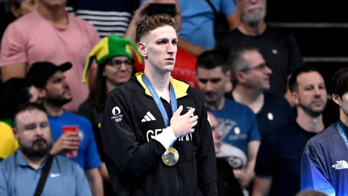 Über die 400 Meter Freistil ist der 22-Jährige nicht zu schlagen und holt das erste Gold für einen deutschen Schwimmer im Becken seit Michael Groß vor 36 Jahren