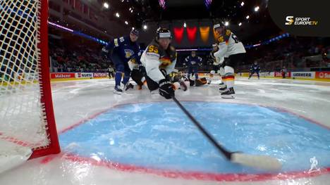 Das stark ersatzgeschwächte DEB-Team unterliegt Finnland zum WM-Auftakt. NHL-Star Moritz Seider geht dennoch mit einer spektakulären Rettungsaktion voran.