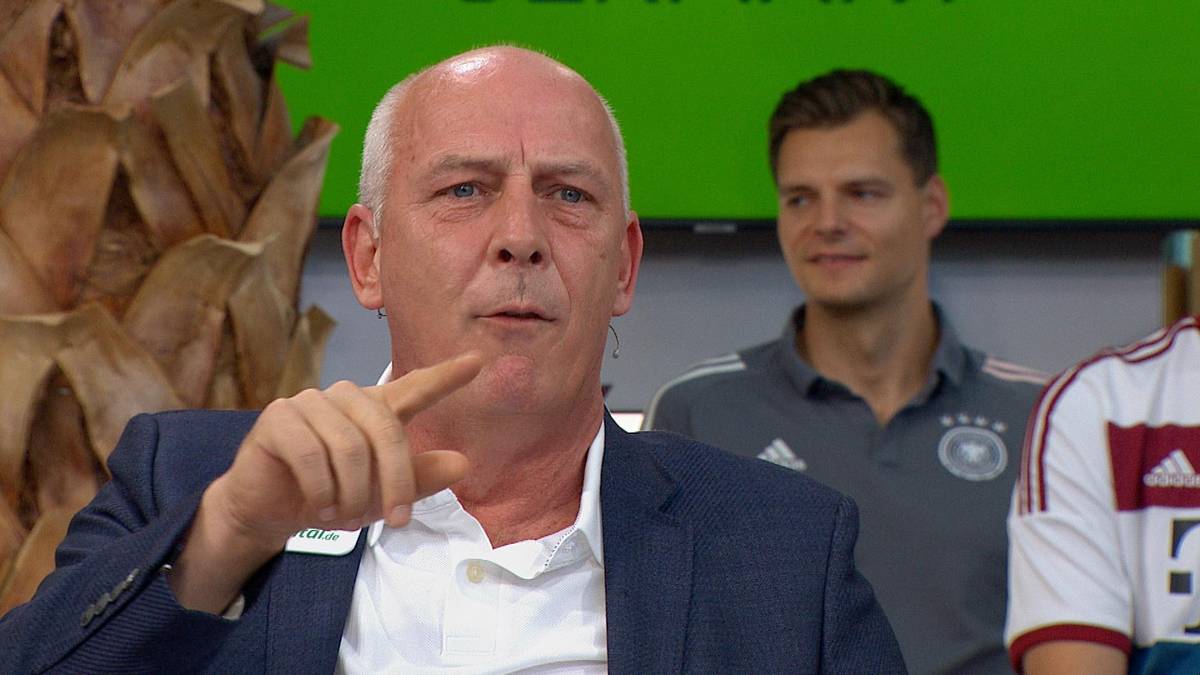 Mario Basler kritisiert Joshua Kimmich im fenster.com EM-Doppelpass. Jürgen Kohler stellt sich hinter den Bayern-Star. Basler kontert mit einem lustigen Spruch.