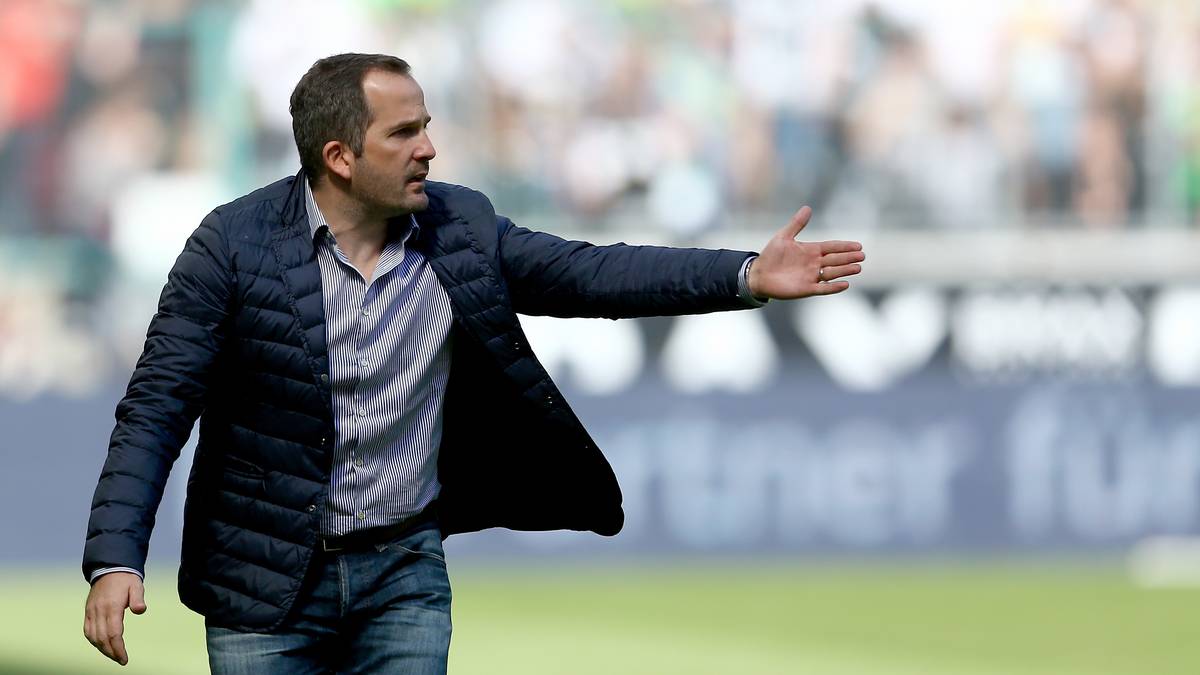 MANUEL BAUM (37) leitet seit Dezember 2016 die Profis beim FC Augsburg an. Zuvor war er bereits Cheftrainer des Nachwuchsleistungszentrums in der Fuggerstadt