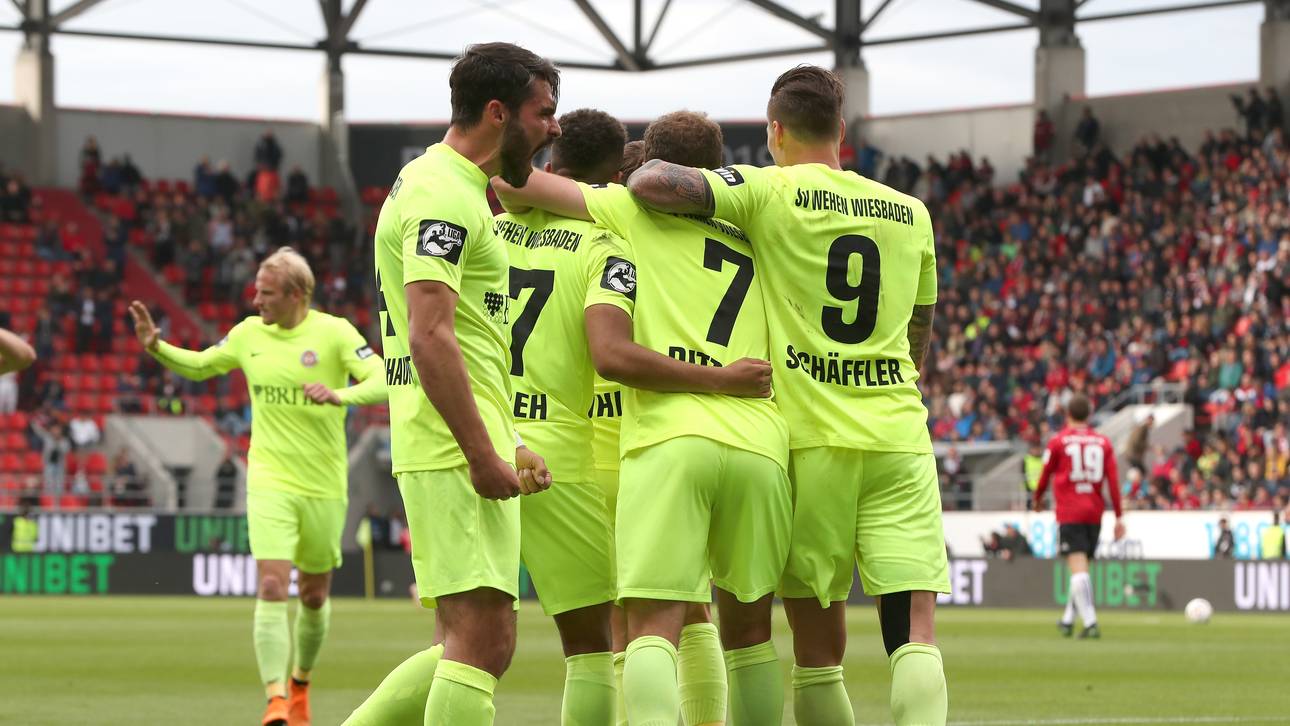 Wehen schlägt FCI und steigt auf