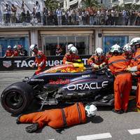 Der Große Preis von Monaco muss schon nach wenigen Metern unterbrochen werden. Kevin Magnussen und Sergio Pérez kollidieren schwer. Auch Nico Hülkenberg ist von dem Unfall betroffen.