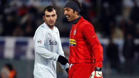 Gianluigi Buffon (r.) und Goran Pandev liefen sich schon oft über den Weg