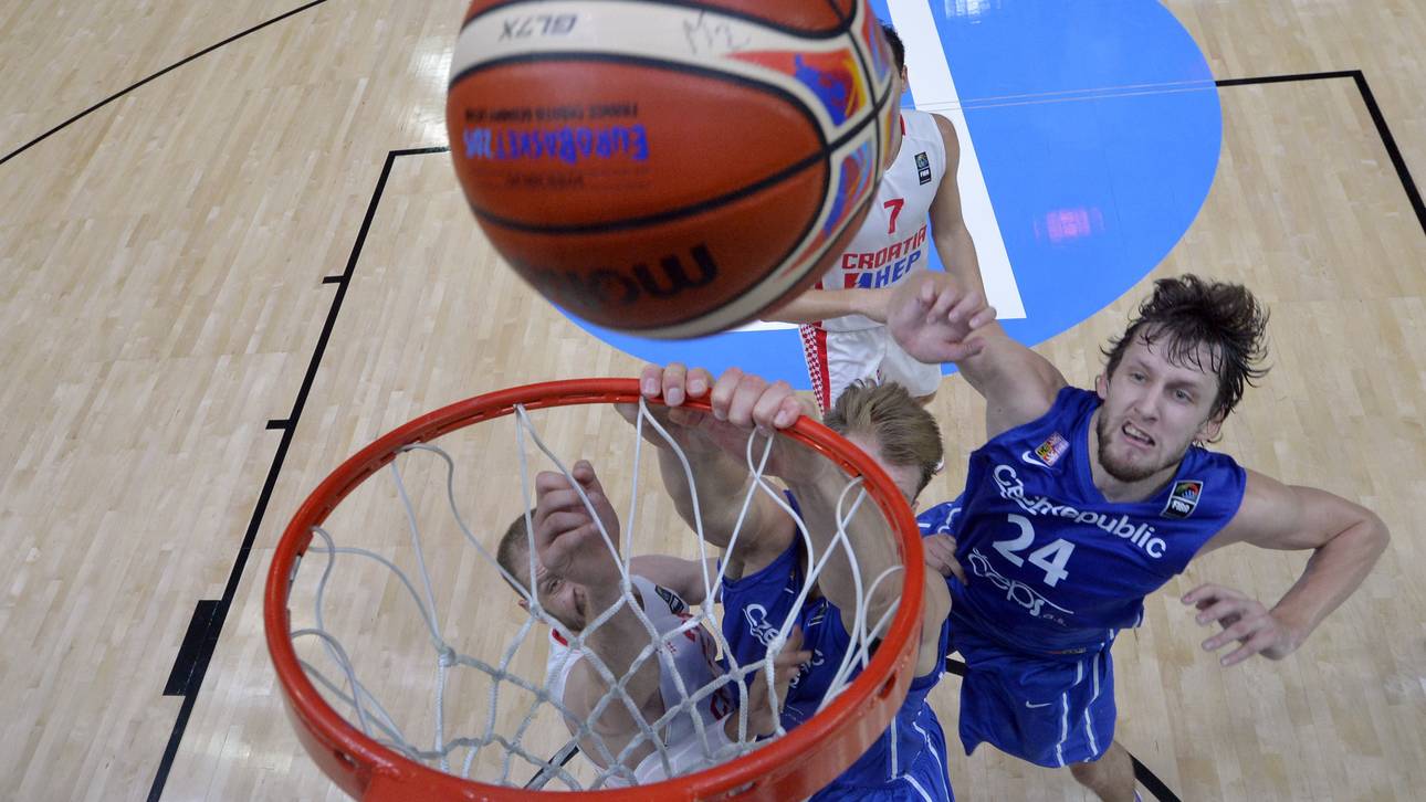 Kroatien blamiert, Litauen mit Dusel