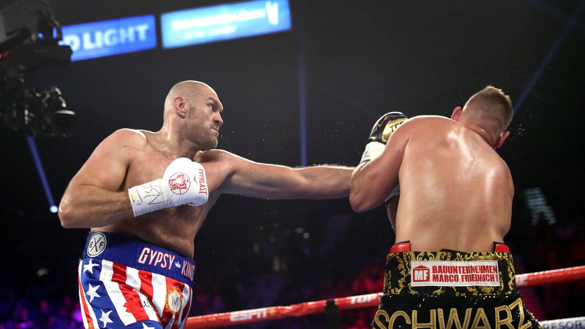 Schließlich versetzt er mit zwei Linken dem Deutschen den endgültigen K.o. Noch während Schwarz am Boden liegt, fliegt aus seiner Ecke das weiße Handtuch - Technischer K.o.