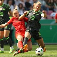 Bayern-Torhüterin Grohs patzt: Wolfsburg feiert zehnte Pokalparty in Serie