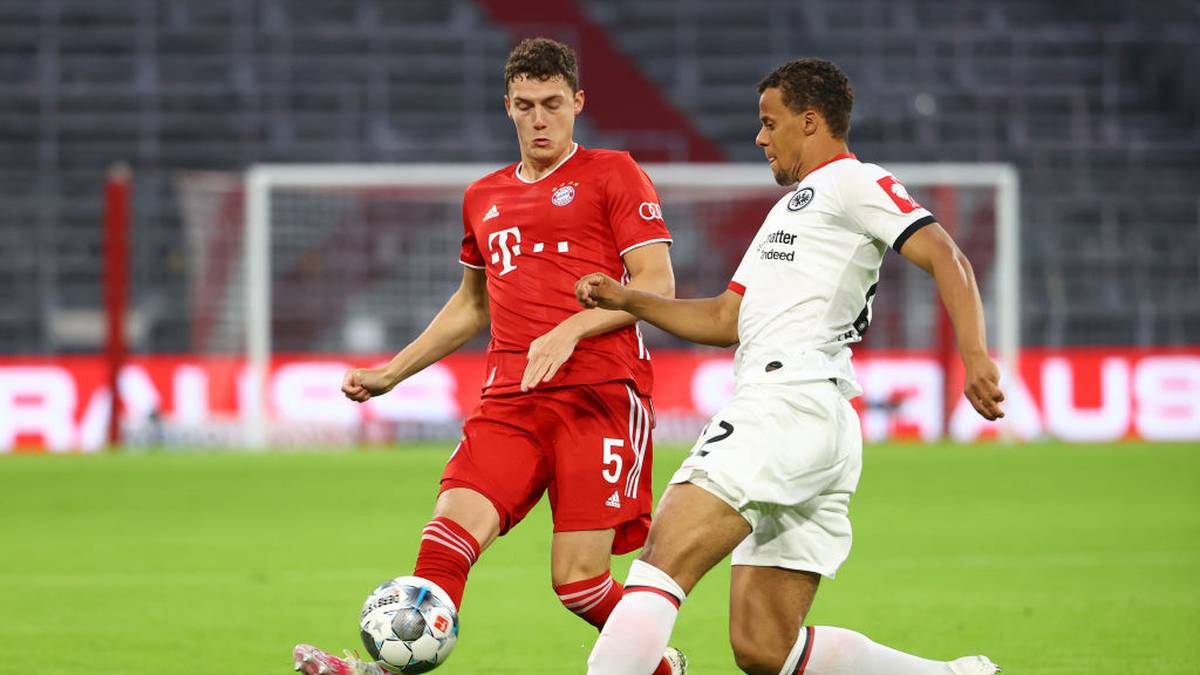 MUNICH, GERMANY - JUNE 10: Timothy Chandler of Frankfurt in action with Benjamin Pavard of Bayern Munich during the DFB Cup semifinal match between FC Bayern Muenchen and Eintracht Frankfurt at Allianz Arena on June 10, 2020 in Munich, Germany. (Photo by Kai Pfaffenbach/Pool via Getty Images)