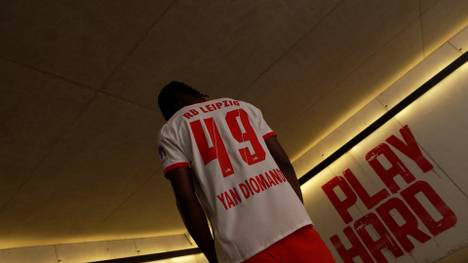 Am 18. Bundesliga-Spieltag kommt es zum Topspiel zwischen RB Leipzig und dem FC Bayern München. Während Shootingstar Yan Diomande rechtzeitig vom Afrika-Cup zurückkehrt, muss Leipzig einen wichtigen Ausfall verkraften.