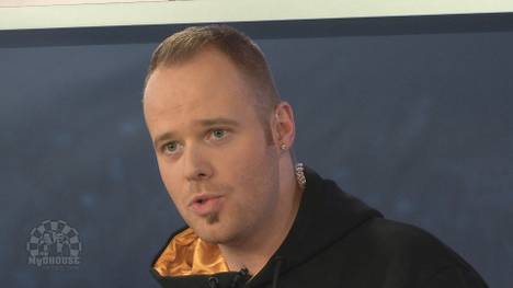Darts-Profi Max Hopp steht SPORT1-Moderator Basti Schwele und SPORT1-Moderatorin Rede und Antwort und spricht unter anderem über Fehler in der Vergangenheit und seinen aktuellen Weg.
