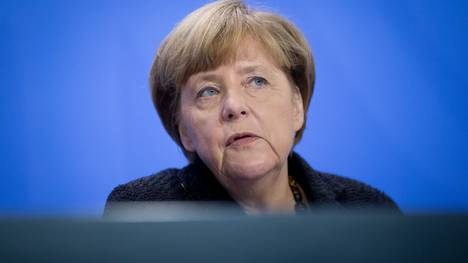 Angela Merkel verteidigt die Absage des Länderspiels 