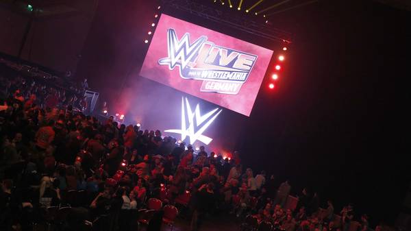 WWE Germany Live  Bremen - Road To Wrestlemania