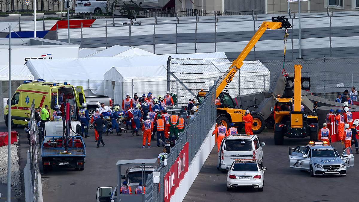 Der Qualifying-Tag in Sotchi beginnt mit bangen Minuten nach einem heftigen Crash von Carlos Sainz im 3. Training