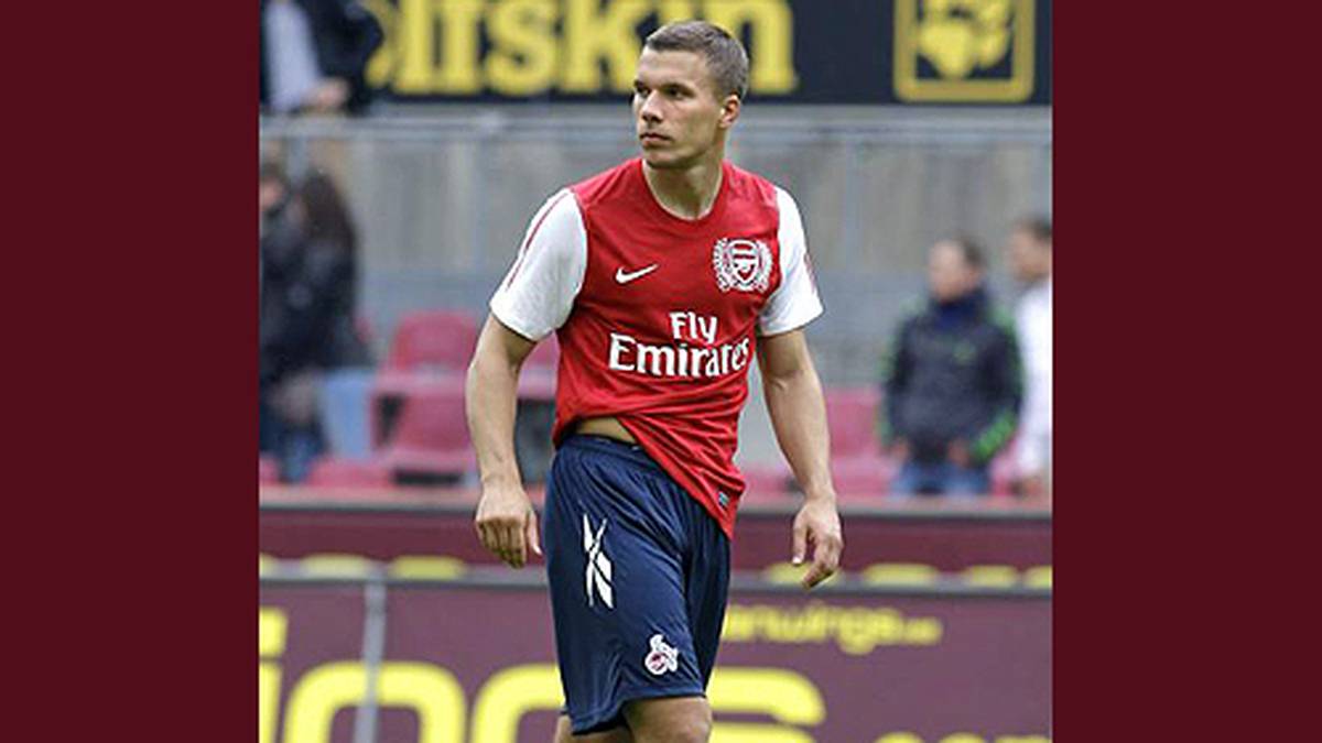 Dennoch stürzt der FC immer tiefer in die Krise. Vor dem letzten Spieltag droht sogar der Abstieg. Da ist jedoch schon klar: Der "Prinz" wechselt auf die Insel. Arsenal zahlt angeblich 23 Millionen Euro Ablöse