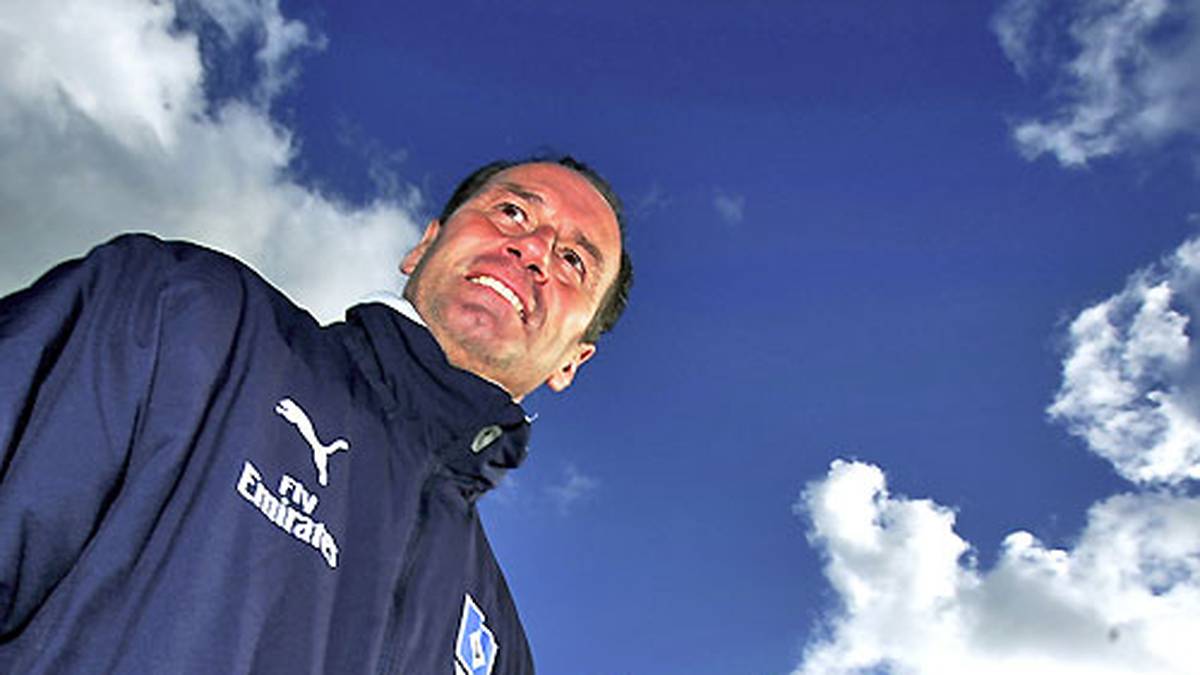 Dann kommen Kerkrade und der HSV. In Hamburg gelingt ihm erneut ein Kunststück, als er die Hanseaten von Platz 15 über den UI-Cup in den UEFA-Cup führt. Nach der Saison verabschiedet er sich zur PSV Eindhoven - mit einem 7:0 am 34. Spieltag gegen den KSC