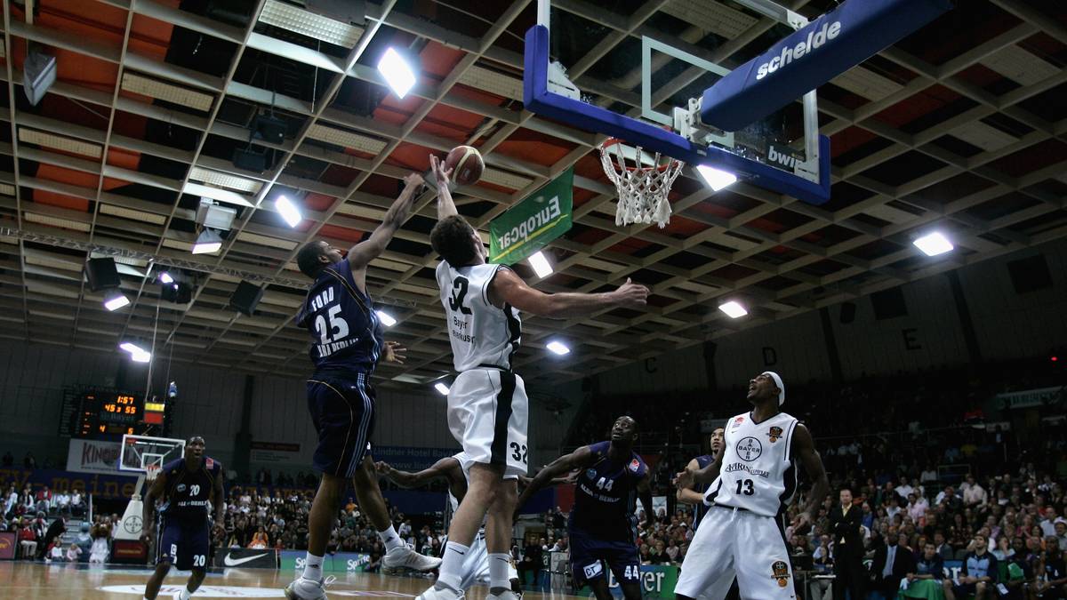 Am 21. Mai 2007 verkündete der Hauptsponsor der Giants, die Bayer AG, dass man sich aus dem Engagement im Profi-Basketball nach 40 Jahren zurückziehen wolle